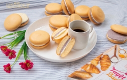 BÁNH BÔNG LAN KẸP KEM KHOAI MÔN